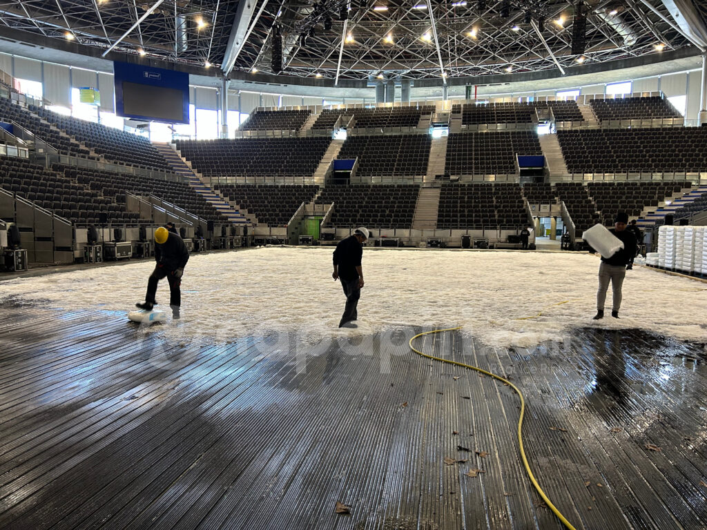 NAPAPIRI Pista de hielo . Ice Rink1 2