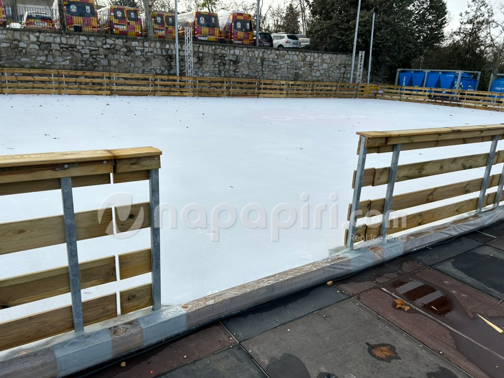 NAPAPIRI Pista de hielo . Ice Rink17 1