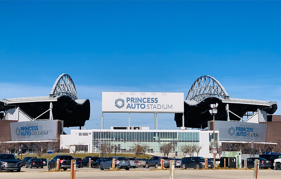 NHL bouwt de baan van de Heritage Classic 2026 in Winnipeg met haar mobiele ijsinstallatie